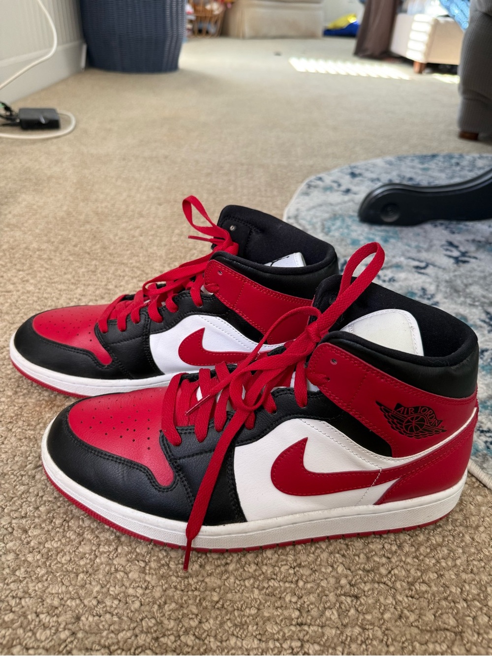 Air Jordan 1 Mid Alternate Bred Toe - Picture 3 of 7